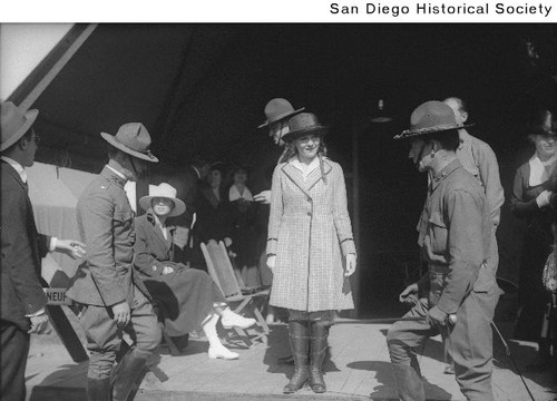 Actress Mary Pickford with a group of soldiers and General Lyons