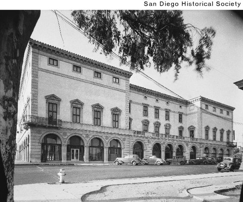 Automobiles parked in front of the Elks Building at 310 Cedar Street