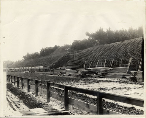 [Construction of grandstand for race track at the Panama-Pacific International Exposition]