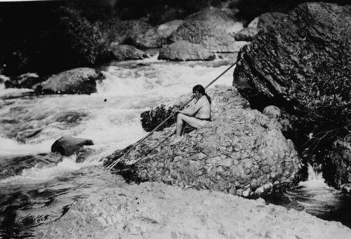 Salmon fishing on Deer Creek [Ishi], May, 1914