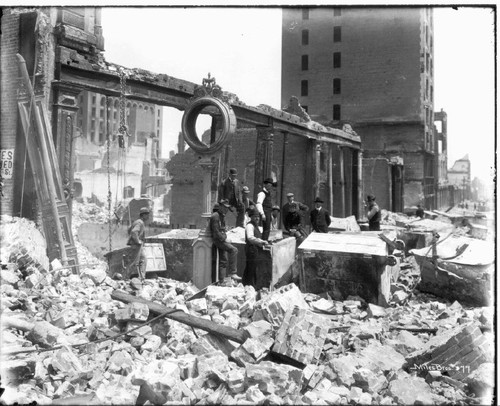 Wrecked house, Scott near Post St. [SF earthquake, 1906]