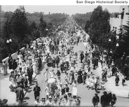Crowd of people on the Cabrillo Bridge during the Panama-California Exposition