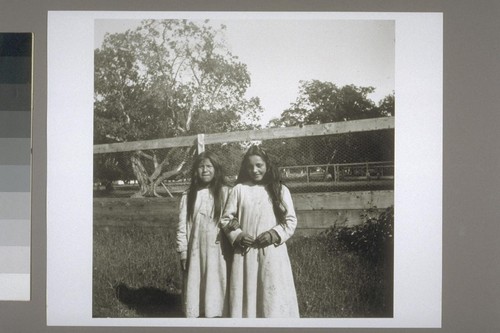 2 school girls: Elsie Smoker and Sarah Bennett