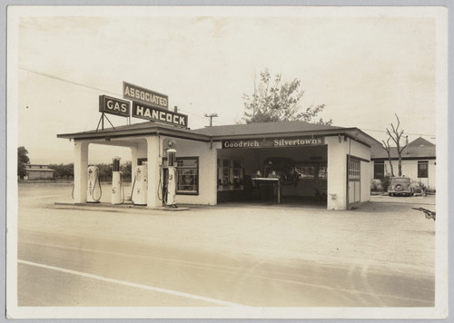 Charlie Baer gas station [ca. 1935]