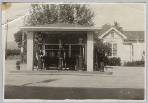 Cupertino's first service station, built by Charlie Baer, 1922