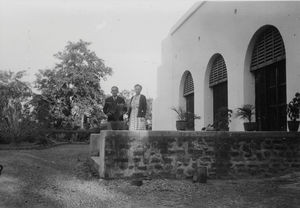 Mohulpahari, Santal Parganas, Nordindien. Saldoha Spedalskhedskoloni, 1949-50. Missionærparret Petrea og Victor Emil Bagger, som overtog ledelsen her efter grundlæggeren, missionær Eli Bøgh, indtil 1951