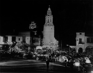 A long shot of the crowds of people and caravans of cars in front of the Fox Carthay Circle Theatre during the premiere of "Wee Willie Winkie"