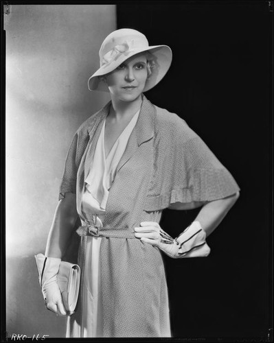 Peggy Hamilton modeling a dress, hat and gloves, 1932