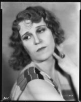 Peggy Hamilton modeling a hairstyle, 1929