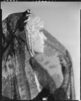 Peggy Hamilton modeling a headband with braided pearls and a veil, 1931