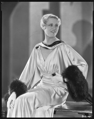 Peggy Hamilton modeling a Max Rée gown in ivory and black satin, 1931