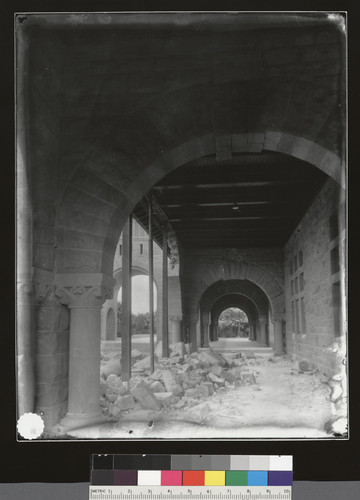 Arches at Stanford showing the dropping of some of the keystones