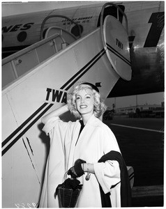 Entertainer arrives at airport, 1951