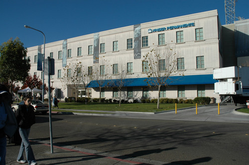[Photograph of Kaiser Permanente Medical Center]