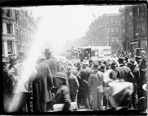 [Crowd of people watching a parade on Market Street, east of Montgomery]