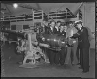 Navy officer shows naval artillery to militia recruits, 1935