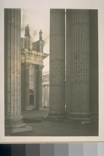 375. [Gateway, Tower of Jewels (Thomas Hastings, architect; "Adventurer" (left) and "Priest" (right), atop columns, by John Flanagan). From pavilion, Palace of Manufactures.]