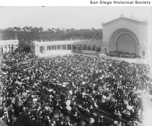Large audience for a performance at the Spreckels Organ Pavilion during the 1915 Exposition