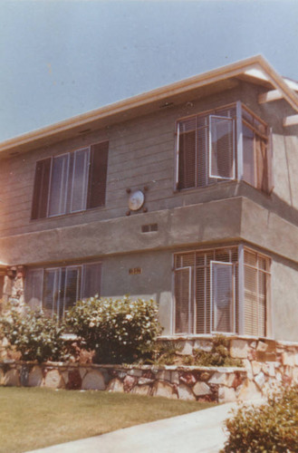 Apartment building in Los Feliz