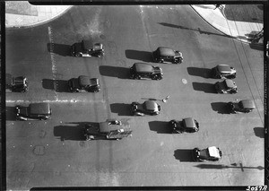 Traffic on Wilshire Blvd., 1932