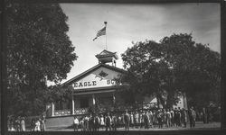 Children lined up outside Eagle School, Penngrove, California, 1910?