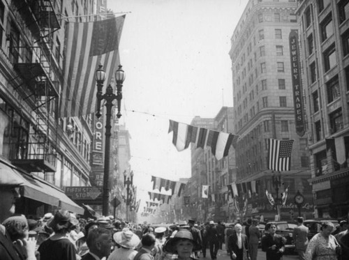 President Roosevelt visits Los Angeles, Broadway and Fifth