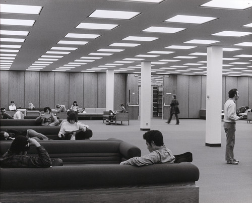 Photograph of the interior of the University Library lobby facing the Reference section