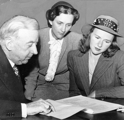 [Thomas A. Brooks, the city's chief administrative officer, explains municipal operations to Mrs. Rodney Beard and Mrs Richard S. Cahn of the League of Women Voters]