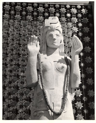 [Statue 'Pacifica', by sculptor Ralph Stackpole, with lei on Hawaiian Day, Golden Gate International Exposition on Treasure Island]