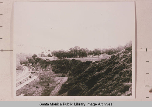 Hillside and Vance Street in Santa Monica Canyon with the Vance Plateau pictured in the middle