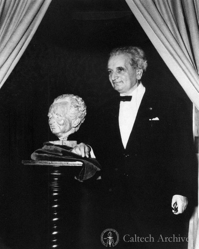 Theodore von Karman with his bust