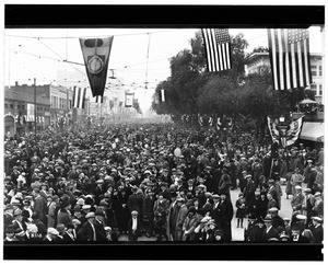 Throng of people on Colorado Street looking west from Los Robles Avenue after the Tournament of Roses Parade, Pasadena, ca.1925