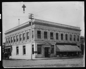 Exterior view of the First National Bank building in Hanford, 1904
