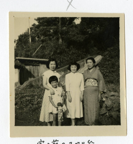 [Yestuko Sakai and her family members]
