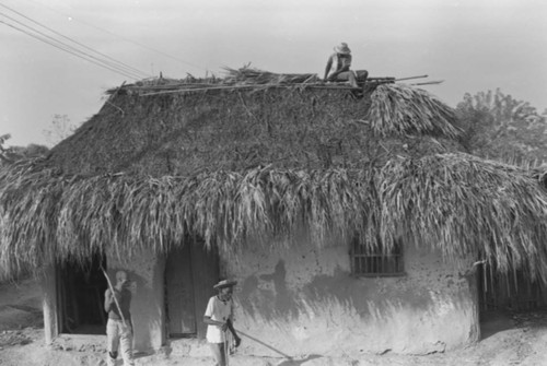 Men working on a roof, San Basilio de Palenque, 1976