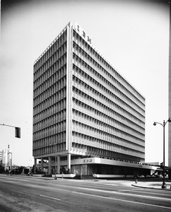 Photo of the IBM Building on Wilshire Boulevard at the corner of Wilshire Boulevard and Mariposa Avenue, facing east