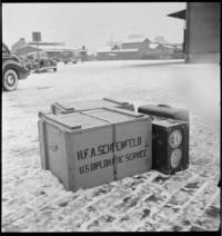 Turku. Schoenfeld box [Crate labeled HFA Schoenfeld and luggage]. Unaccompanied luggage of Arthur Schoenfeld, who remained behind