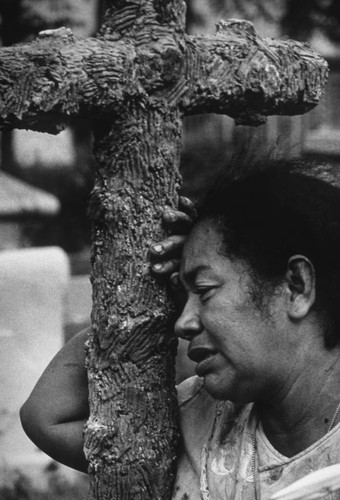 Woman mourning near a cross, Nicaragua, 1979