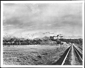Railroad tracks leading to the Hotel Raymond in South Pasadena, winter 1894-1895