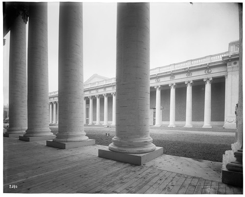 Colonnades in Extension, Court of Four Seasons