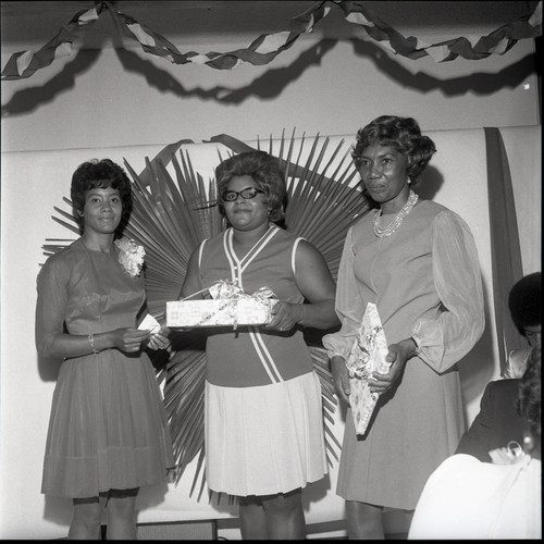 Calvary Baptist Church members receiving gifts, Los Angeles, 1971