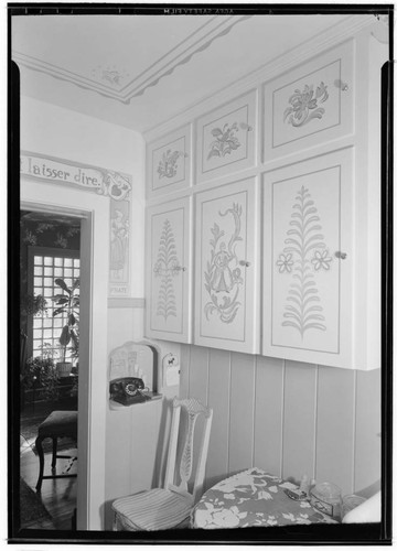 [Interiors]. Stenciled interior decoration