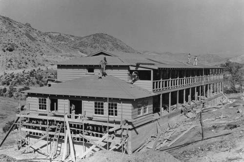 Shasta Dam: Contractors' dormitory under construction