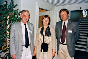 Reception i anledning af Danmissions fødsel, 1.1.2000. På billedet ses fra højre: Robert Hinnerskov, fru Hinnerskov, Lorens Hedelund