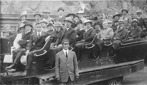 Ephraim Iskenderian, Tour Bus, ca 1917