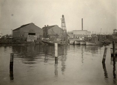 Stockton - Harbors - 1940s: Loading dock with small boats, one labelled Delta No.5