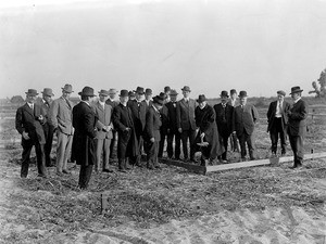 View of the groundbreaking ceremony for the Jewish Orphans Home in Huntington Park, ca.1912