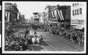 Cross-adorned float along with other floats in the Rose Parade, 1925