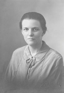 Mary Elisabeth Holm, b. 23. 03 1900 in Holstebro. Marthabo. YWCA- Secretary in Vejle 1926-27. E