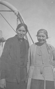 Missionærer Johanne Heiberg f. Lindeburg (tv) og Ellen Jensine Lindenmayer, 1925